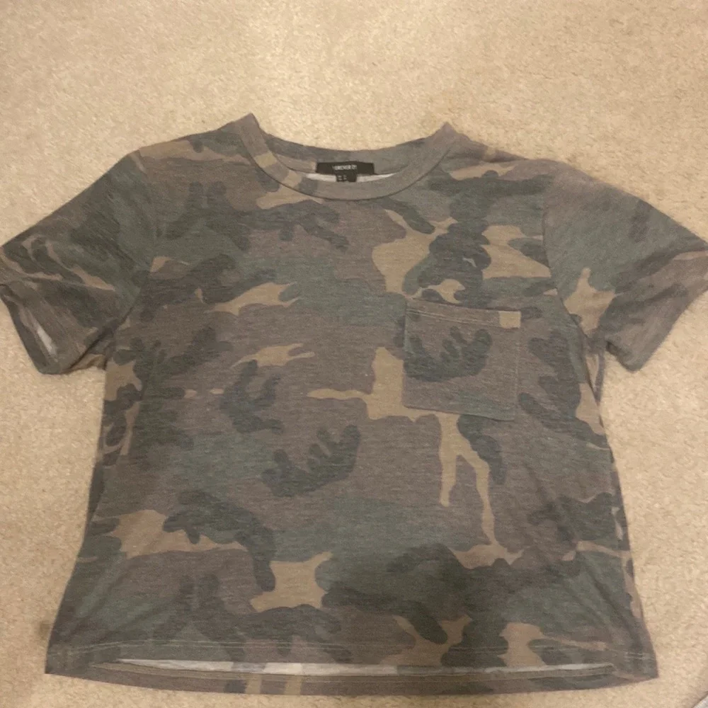 camo crop top - Picture 1 of 2